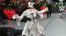 “白塗り”女子レスラーが…「武器じゃない」リアル人間魚雷に解説驚き