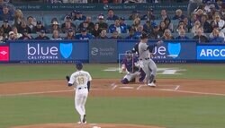 「すごい球だ」山本由伸、内角に食い込む“新魔球”「軌道エグい」 相手主砲がフルスイング“空振り三振”… ファン騒然