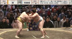 行司の肩越しに映った“超大物”音楽プロデューサー