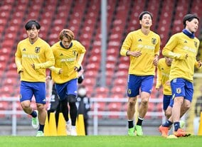 長谷部誠が日本代表の練習にフル参加！ 森保監督と話し込む場面、ゴール運搬、居残り練習など、カタール直前のチームで存在感発揮！