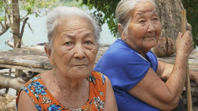 リナパカン島に住む、無国籍残留日本人2世のモリネ・エスペランサさんとリディアさん姉妹