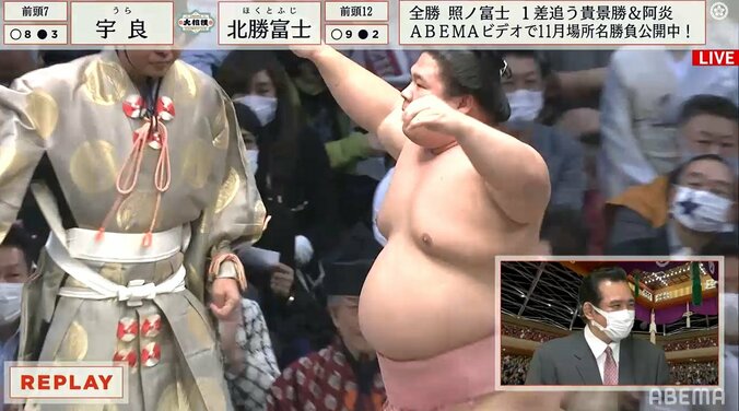 宇良の“ゆる～い”ガッツポーズに反響 土俵際の“妙技”で9勝目も「気持ちはわかりますが…」たしなめる旭道山 1枚目