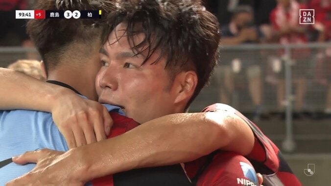 嘘だろ…?まさかのパスミスから生まれた“奇跡の決勝点”にSNS大興奮「J面白くて草」「こんなん優勝するチームだよな」 4枚目