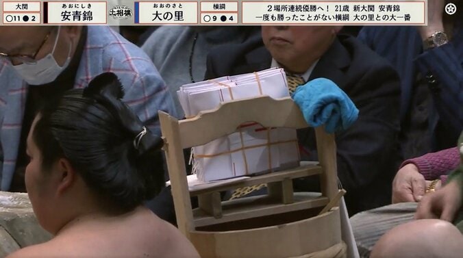 自立する懸賞の束