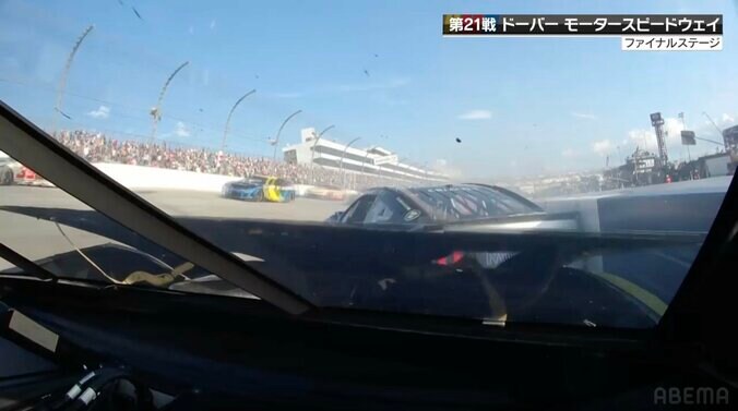 「ぶつけられたか?」レース再開→“即座に”多重事故「ほぼストレートですよ」不可解スピンも“実は”同時多発アクシデントの衝撃シーン 2枚目