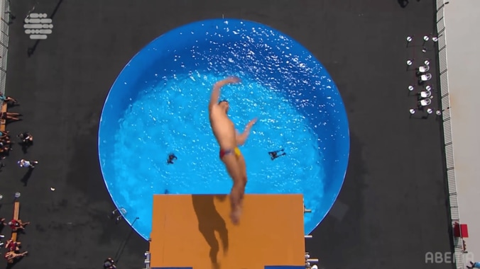 上空27mを舞う肉体美！「一人だけ異次元」空中での華麗なる3回捻り＆4回転に解説者も興奮「素晴らしいです」 5枚目