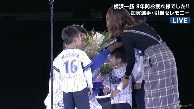 「目立たない自分に大きな声援をありがとうございました」横浜DeNA加賀が引退セレモニーで涙　VTRにはバレンティンも登場／全文掲載 2枚目