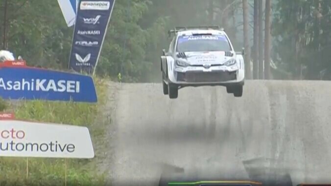 表示された「MAX SPEED」 未舗装路で異次元の最高速に放送席も騒然「グラベルで193km/hですよ！」WRC屈指の超高速ラリーで“圧巻光景” 4枚目