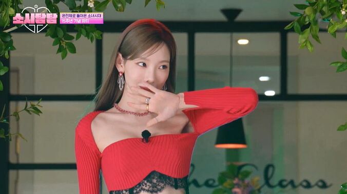 少女時代、スタイルの良さ際立つ懐かしの歴代衣装で登場！「恥ずかしい～」と照れまくり 5年ぶりのカムバック報道について語る 8枚目