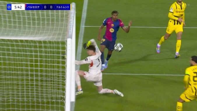 メッシかよ！バルサの17歳が見せた超絶ドリブル＆エラシコが話題「突破がレベチ」「狭いとこ潜り抜けるドリブルは世界トップ」」圧巻ボディフェイントで相手DFを抜き去った瞬間 3枚目
