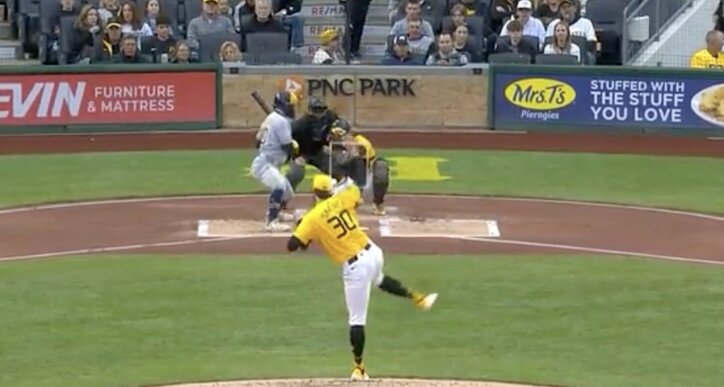 【写真・画像】ワケわからん！ 大谷翔平の目の前で“珍ハプニング”「何が起きた」「ルール知らない？」 “衝突プレー”から相手野手陣が混乱… ブーイングの嵐　1枚目