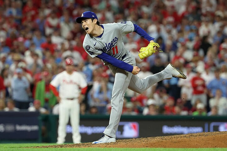 【写真・画像】なんで…！？ 佐々木朗希の初球で“異変”「ヤバいな」「ドン引きやん」 相手打者が動けなくなる「いきなり速すぎるw」　1枚目