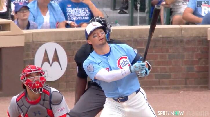 【写真・画像】予想外の光景！鈴木誠也の24号で“ほっこり一幕”　観客がHRボールを神キャッチ→歓喜のリアクション　1枚目