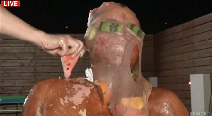 放送ギリギリ！　芸人が全身蜂蜜で「ウシジマくん式」昆虫採集　「ミヤマクワガタ、カモン！」