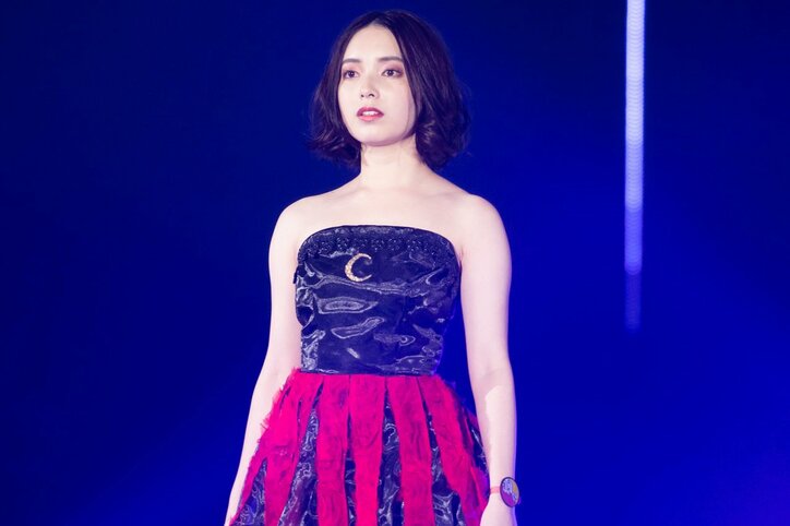 『月とオオカミちゃん』メンバー、TGCでハンドメイド服を初披露!サプライズの“赤い手紙”に衝撃が走る