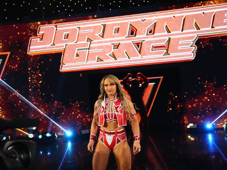 「顔と身体があってない」「男子より肩幅が」異端すぎる“アメリカ版・才木玲佳”女子レスラーの驚愕ボディが話題に