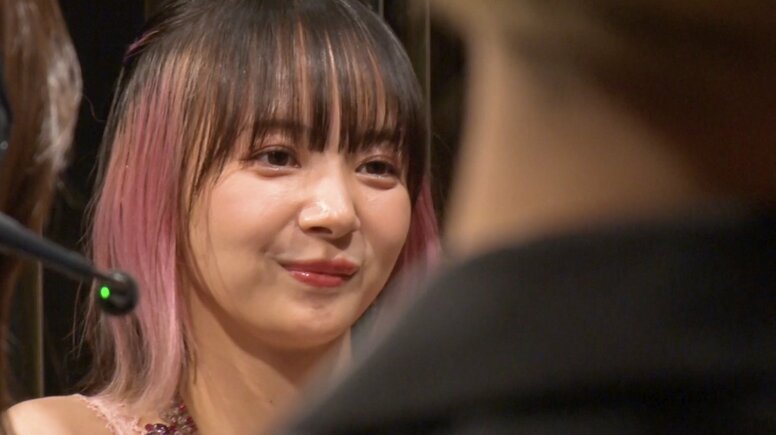 私のオールイン、受けられる？ 岡田紗佳、ポーカーでも自信たっぷり“悩殺ウインク”の破壊力にメロメロ