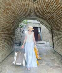 AHN MIKA『白の私服 エルメスやGUのミックス白コーデ』