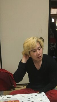 カズレーザー、黒い服姿に「普通にイケメンに見える」の声