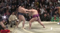 横綱・鶴竜、10連勝から3連敗…御嶽海に完敗　若松親方「心配ですね…」