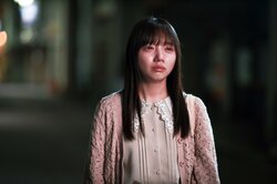 不倫相手の“良き夫の顔”に絶望…髪が抜け生理不順、不眠に 齊藤京子（日向坂46）の病んだ演技がすごい『泥濘の食卓』