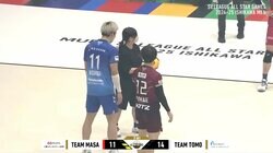 「いいシーンだ」男子オールスターで“神対応” 西田有志が被災地・輪島中学の女子選手に声をかけて…コート全体で“粋なはからい”の一部始終