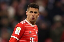 バイエルン指揮官、カンセロが先発落ちの理由説明「彼はマンCで3バックを務めたことがない」