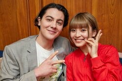 言葉の壁を乗り越えた国際恋愛カップル・イギー＆サラにインタビュー １番効果があった勉強法は？『いきなりフォーリンラブ』