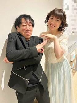 水森かおり、『大阪恋しずく』ポーズ“生みの親”との2ショット公開「笑顔がいいですね」の声