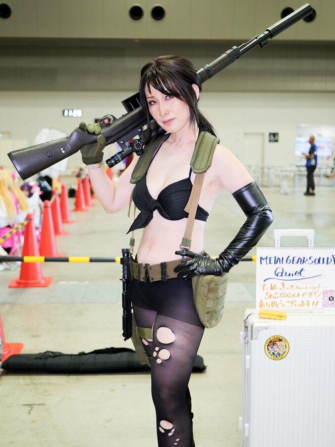 [照片/图片] 为了塑造充满力量感的体态，也进行了身体锻炼……《合金装备5》Quiet的角色扮演令人耳目一新！ 4