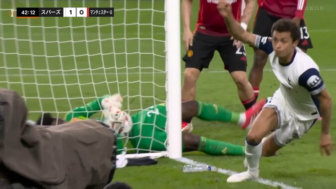 嘘だろ？まさかの“空振りショット”が決勝点に「触ってないだろ？」「これが決勝ゴールか」41シーズンぶりのEL優勝に導いた珍ゴールが話題沸騰 2枚目