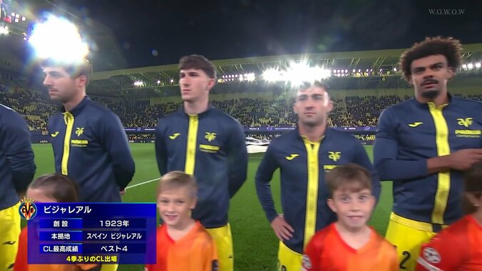 「悲劇」「とんでもないミス」チャンピオンズリーグの選手入場時に衝撃の“アンセム間違い”「今季一おもろい」まさかの“ELアンセム”が響き渡り選手困惑＆大ブーイング 3枚目