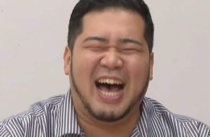 【写真・画像】茂手木シェフ、黒すぎる写真に人気芸人らも爆笑「黒すぎ!!」「おもろ」「どっちが顔?」 1枚目