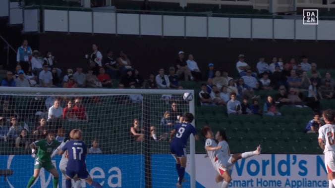 長谷川唯のクロスを清家貴子が頭で合わせてゴール