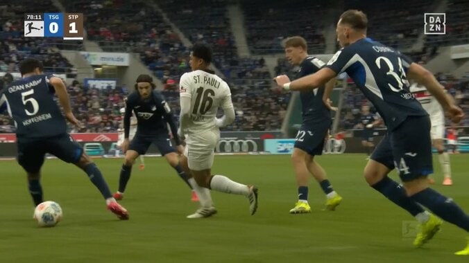 【映像】神業「4人抜き」ドリブル