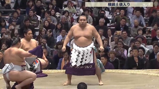 大相撲・大阪場所十二日目の取組予定　全勝・鶴竜は栃ノ心戦 1枚目