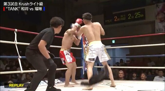 「止めろ、止めろ！」“15歳差”対決でタオル投入の衝撃TKO 怒涛のラッシュにファン騒然 2枚目