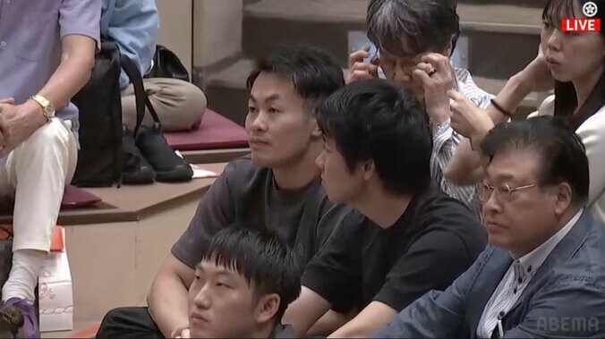 客席で存在感を放つ福岡堅樹さん