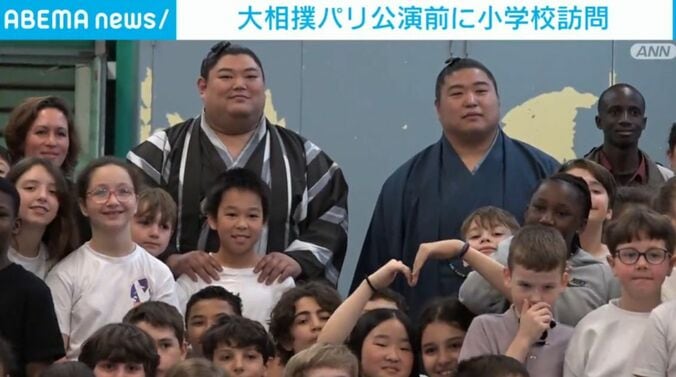 若元春関と阿炎関と小学生ら