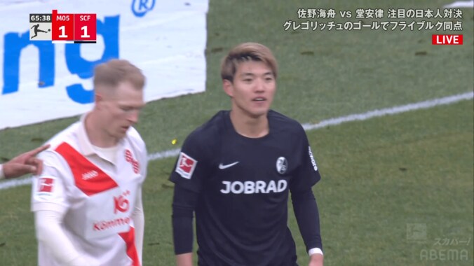 「強い！速い！」堂安律の“ゴリゴリ突破”に解説者も驚愕！「食い込む力がえぐい」「びっくりしたわ」敵を引きずるデュエル王ぶりを存分に発揮した瞬間 3枚目