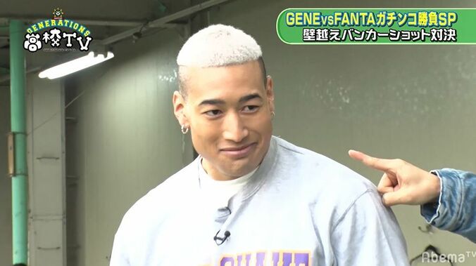 GENEのスポーツ王・メンディー、超難関バンカーショットを一発クリアで鈴木愛プロも絶賛！渾身のドヤ顔披露 1枚目