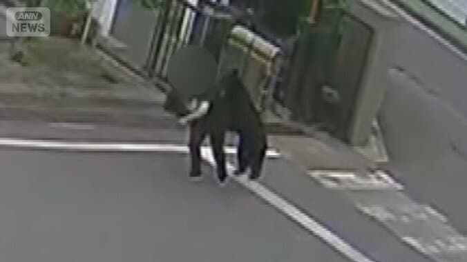 クマが追いかけ掴みかかる“襲撃の一部始終”工場に侵入4人けが 1枚目