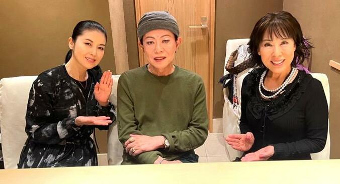  藤あや子、美川憲一＆原田悠里と予約の取れない寿司屋へ「贅を尽くした食材の数々」  1枚目