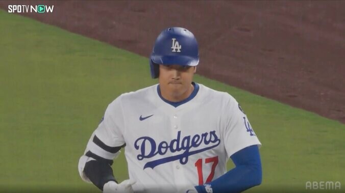 大谷翔平、満塁で併殺崩れも「最低限の仕事」 負けられない首位攻防戦で勝利へ執念…“3度手を叩き、2度頷く” 5枚目