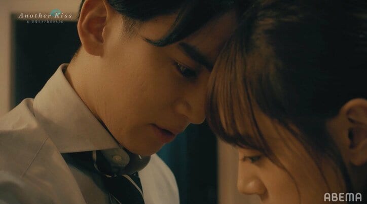 ずっと好きだった相手とベッドで何度も交わす熱いキス「俺だけ見てて」