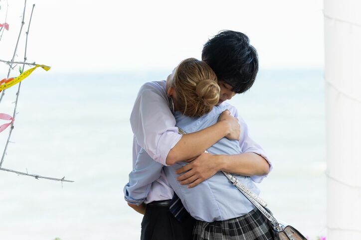 ミスターコングランプリの超イケメン男子、JKギャルとカップルに！大胆ハグで喜び爆発「絶対幸せにする」『今日好き』サムイ島編最終話