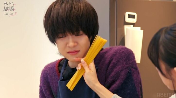 【写真・画像】堀未央奈、結婚生活初日に6歳年下夫から「あーん」新居でお手製パスタとビールで乾杯『私たち結婚しました 5』第1話　2枚目