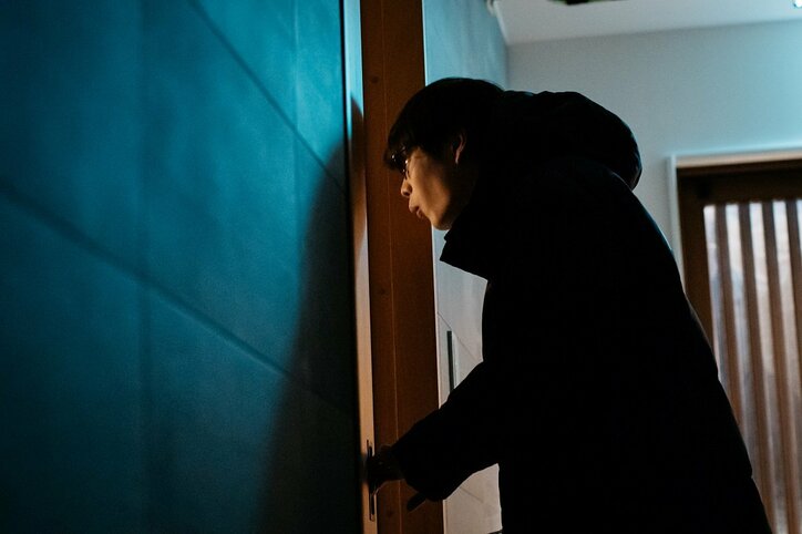 白石麻衣似女優の部屋でイケメン俳優が朝まで…「門限、破るね」「もう後戻りできない」