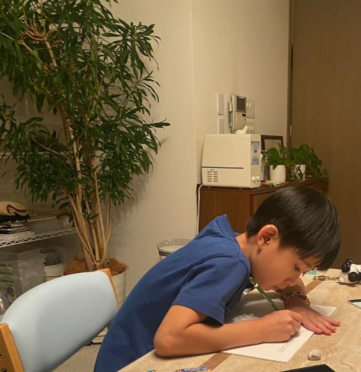  市川海老蔵、率先的に机に向かう子ども達を公開「ひたすら私の授業でした」 