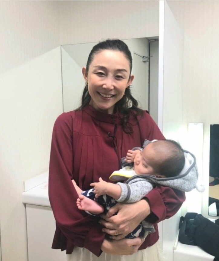 小原正子、生後3か月の娘が初フライト「初めての東京やでー」